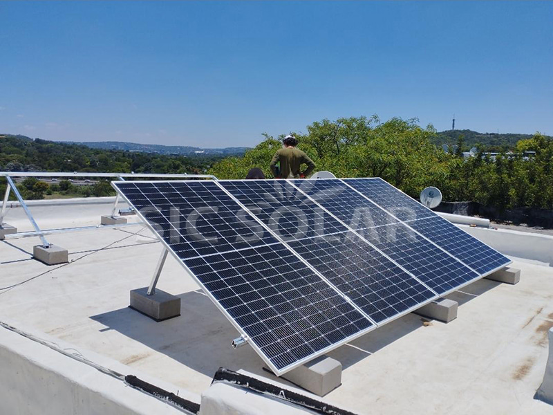 flat roof solar panel installation