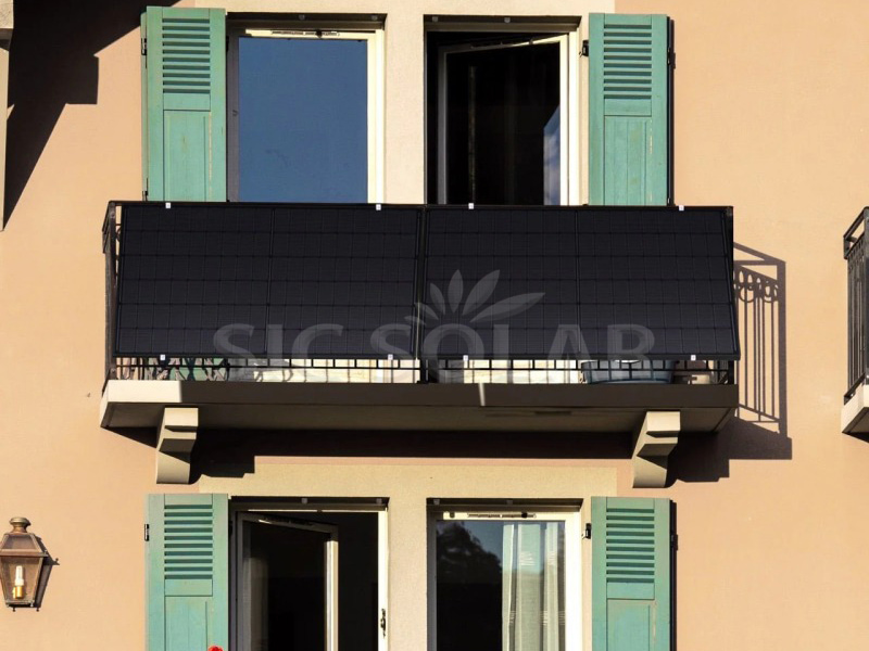 Suportes de montagem para painéis solares de 2 kW em varandas na Espanha