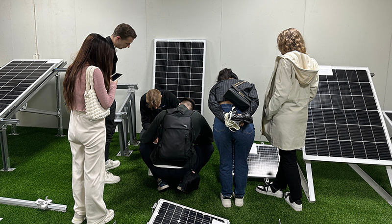 Clientes europeus voltam a se reunir para discutir um novo capítulo na cooperação em produtos de suportes solares.