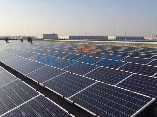 Projeto de montagem de 1 MW com lastro plástico na Bulgária