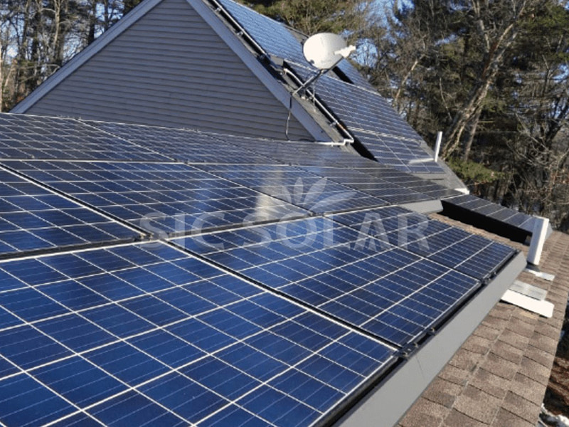 Painéis solares de 30 kW em telhado de telha cerâmica em Singapura