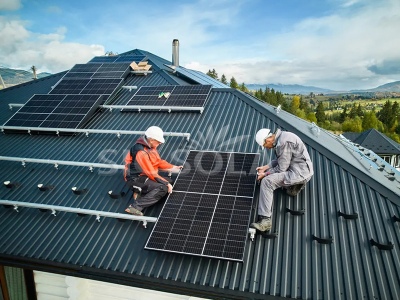 Sistema de montagem de painéis solares de 20 kW para telhado metálico na Espanha