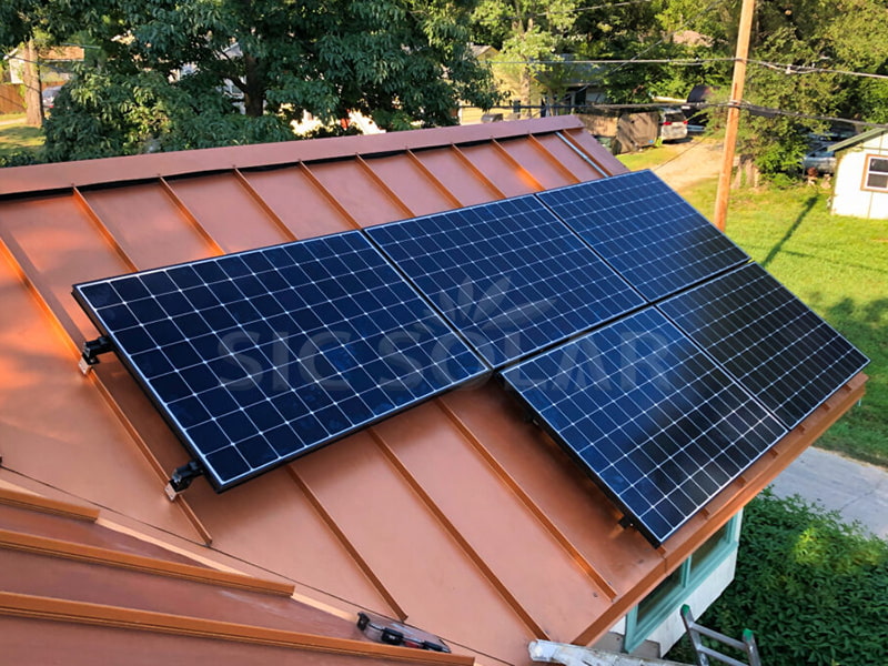 Instalação de painéis solares de 5 kW em telhado metálico nos EUA