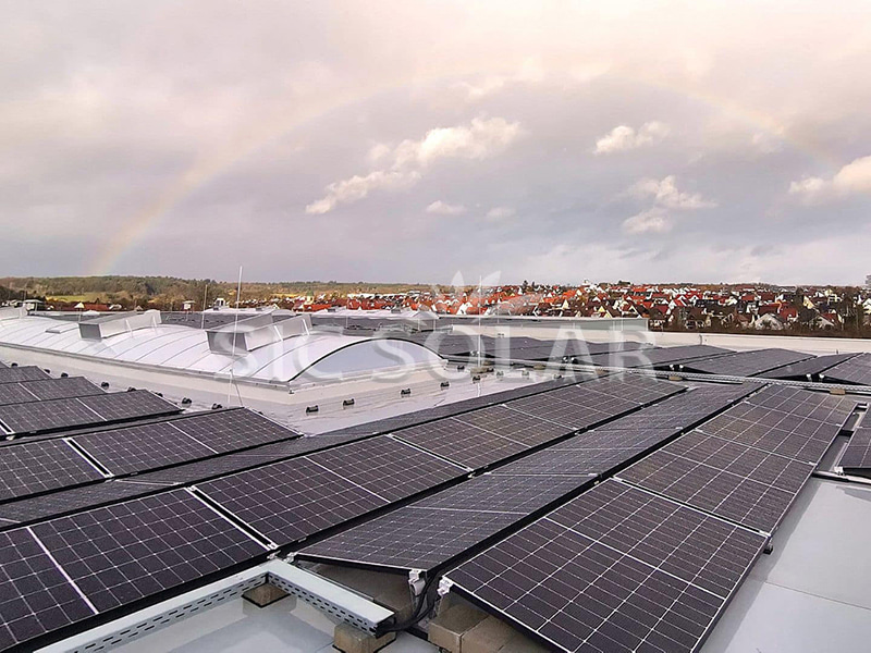 Sistema de montagem de painéis solares de 200 kW para telhado plano na Itália