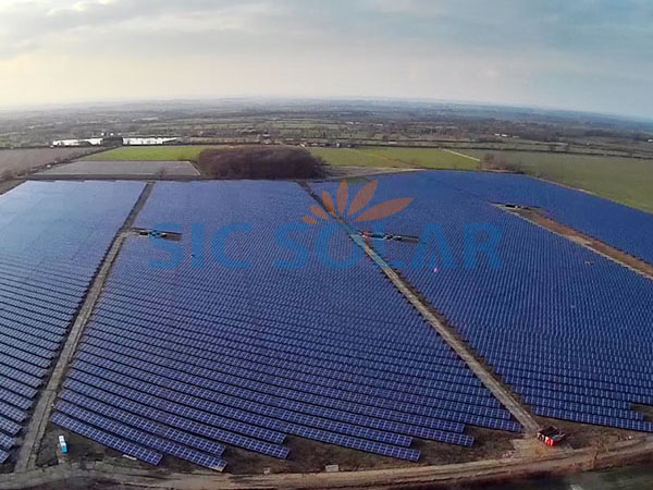 Sistemas de montagem em solo para painéis solares de 17 MW no Vietnã