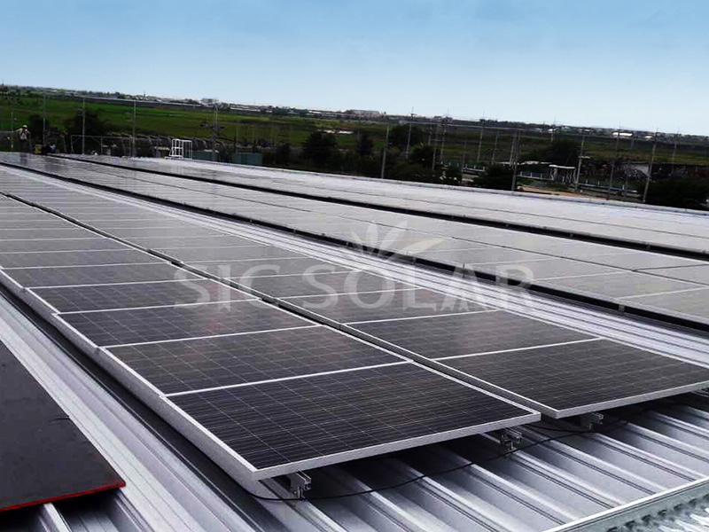 Suporte de fixação para telhado de zinco solar de 300 kW na Polônia