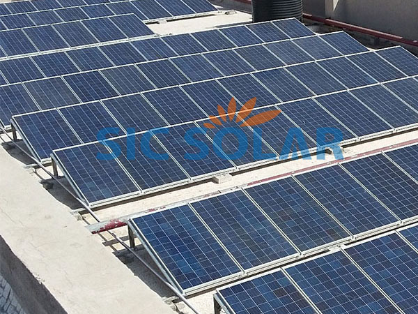 Sistema de montagem de telhado solar triangular ajustável de 1,2 MW em Noida