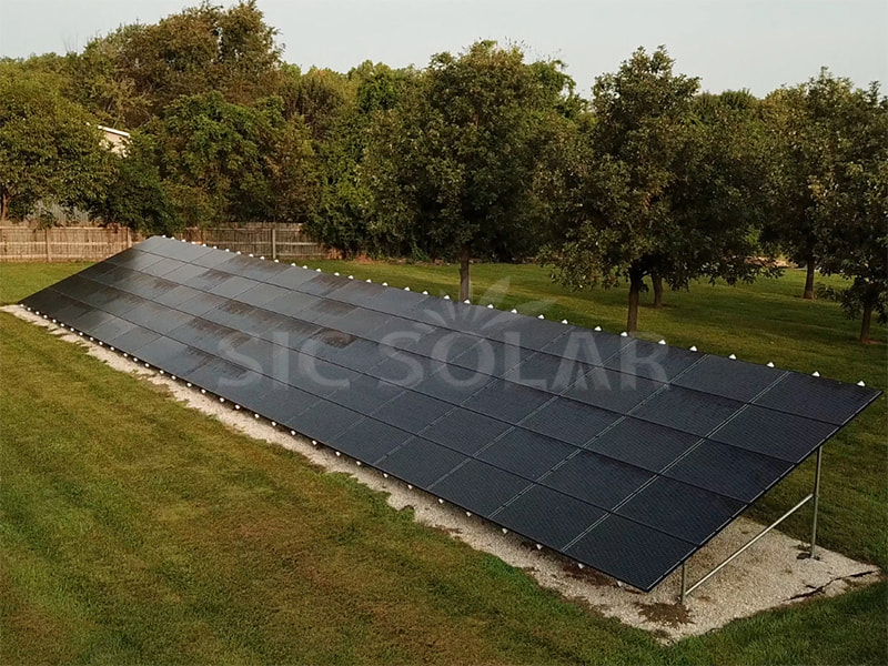Sistemas de painéis solares de 50 kW montados no solo nos EUA